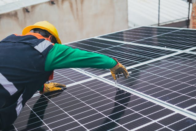 Ventajas de usar energía solar en conjunto con electrodomésticos eficientes: 